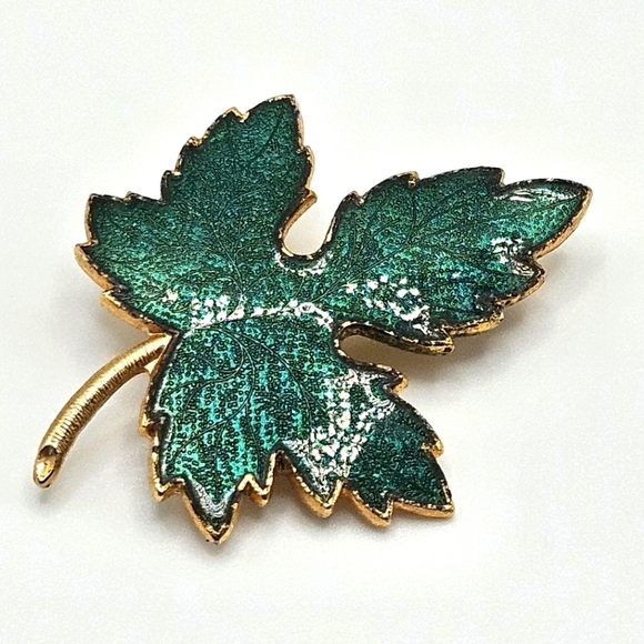 VINTAGE Green Enamel Maple Leaf Brooch Pin Gold Tone Hardware Fall Nature - Picture 3 of 6
